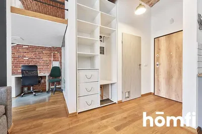 Mutfak; mutfak aletleri, ahşap zemin, doğal ışık, modern stil