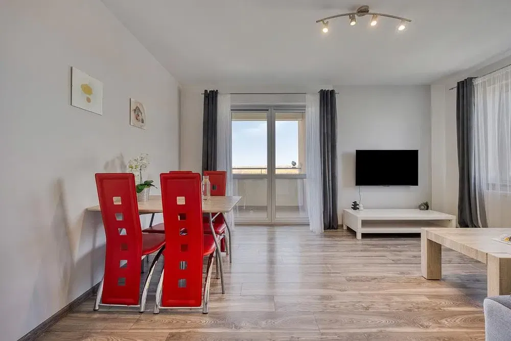 Salon; parquet, lumière naturelle, style moderne