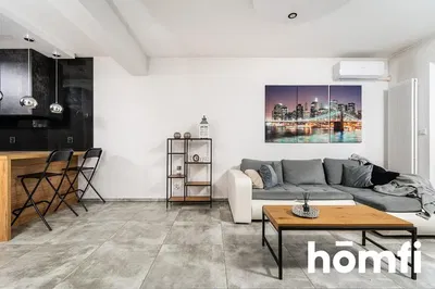 Küche; küchengeräte, holzboden, tageslicht, moderner stil