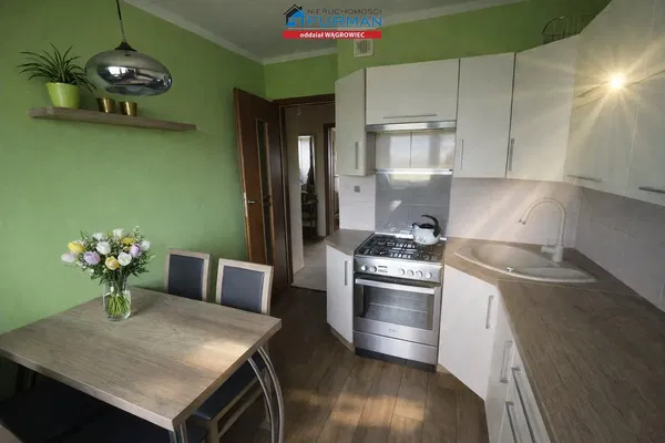 Küche; küchengeräte, holzboden, tageslicht, moderner stil