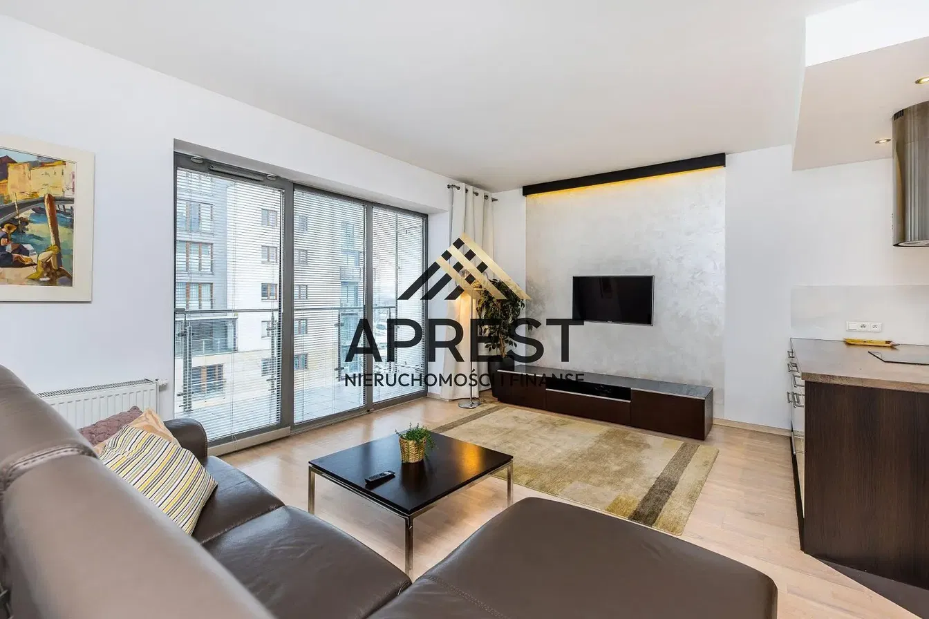 Cuisine; électroménager, parquet, lumière naturelle, style moderne