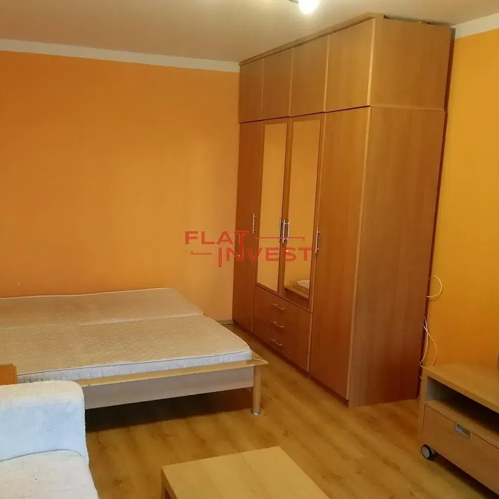 Salon; parquet, lumière naturelle, style moderne