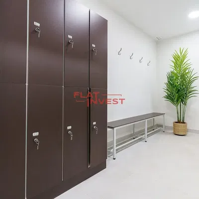 Cucina; elettrodomestici, pavimento in legno, luce naturale, stile moderno