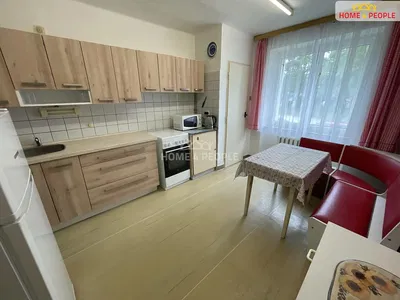 Хол; дървен под, естествена светлина, модерен стил, високи тавани