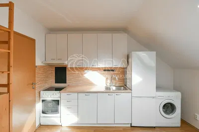 Хол; дървен под, естествена светлина, модерен стил