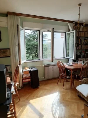 Küche; küchengeräte, holzboden, tageslicht, moderner stil