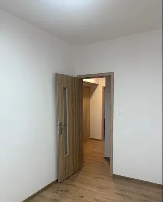 Cuisine; électroménager, parquet, lumière naturelle, style moderne