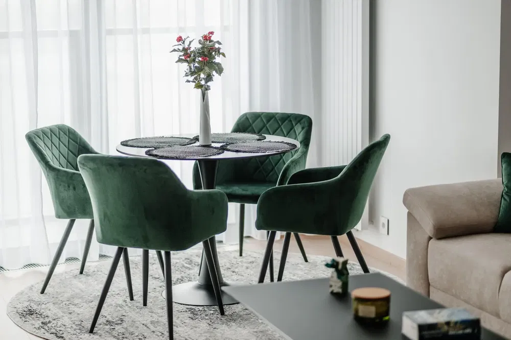 Cuisine; électroménager, parquet, lumière naturelle, style moderne