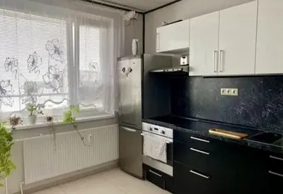 Küche; küchengeräte, holzboden, tageslicht, moderner stil