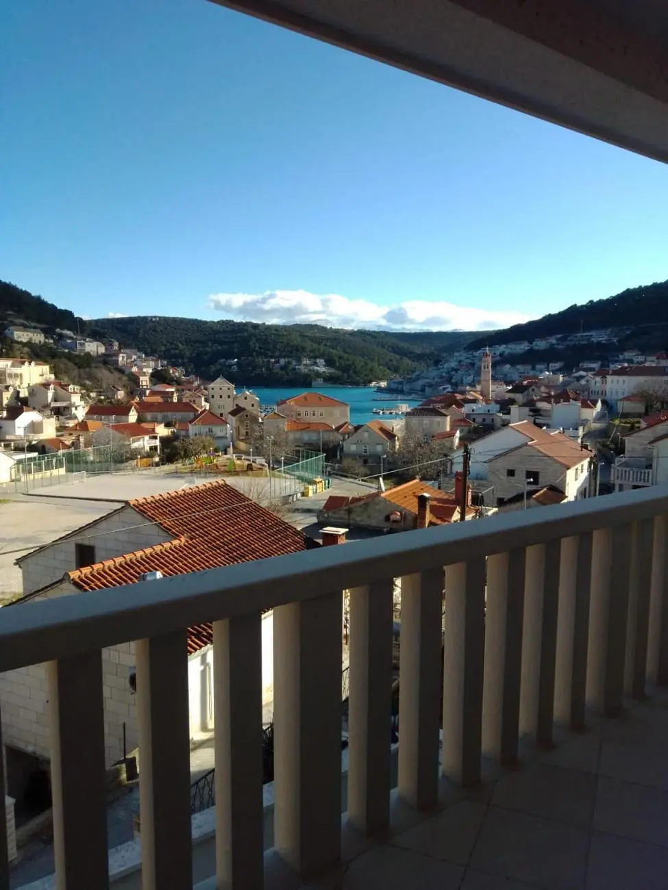 Wohnzimmer; holzboden, tageslicht, moderner stil