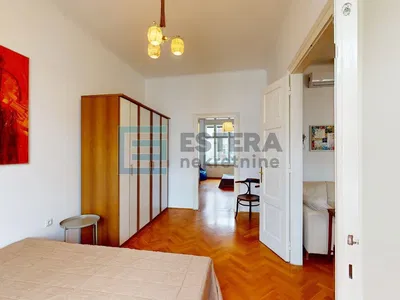 Küche; küchengeräte, holzboden, tageslicht, moderner stil