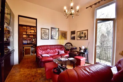 Salon; parquet, lumière naturelle, style moderne