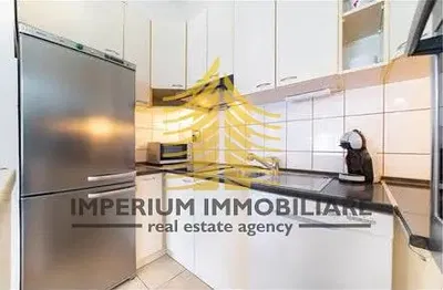 Küche; küchengeräte, holzboden, tageslicht, moderner stil