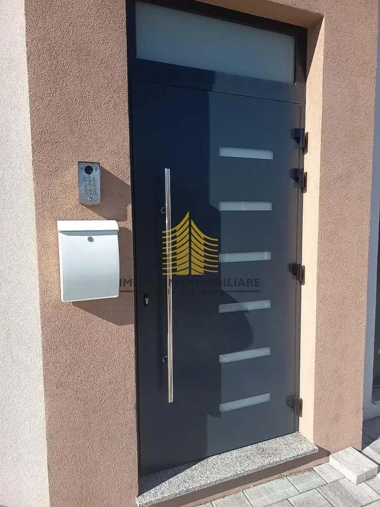 Cuisine; électroménager, parquet, lumière naturelle, style moderne