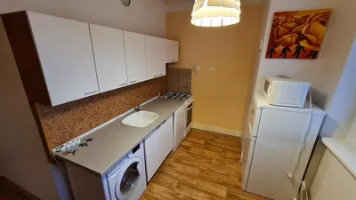 Salon; podłoga drewniana, światło dzienne, styl nowoczesny