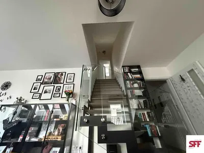 Living room; wood floor, natural light, modern style