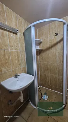 Дневна соба; дрвени под, природно светло, модерни стил