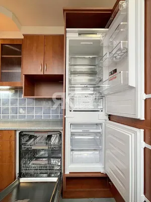 Obývačka; drevená podlaha, prirodzené svetlo, moderný štýl