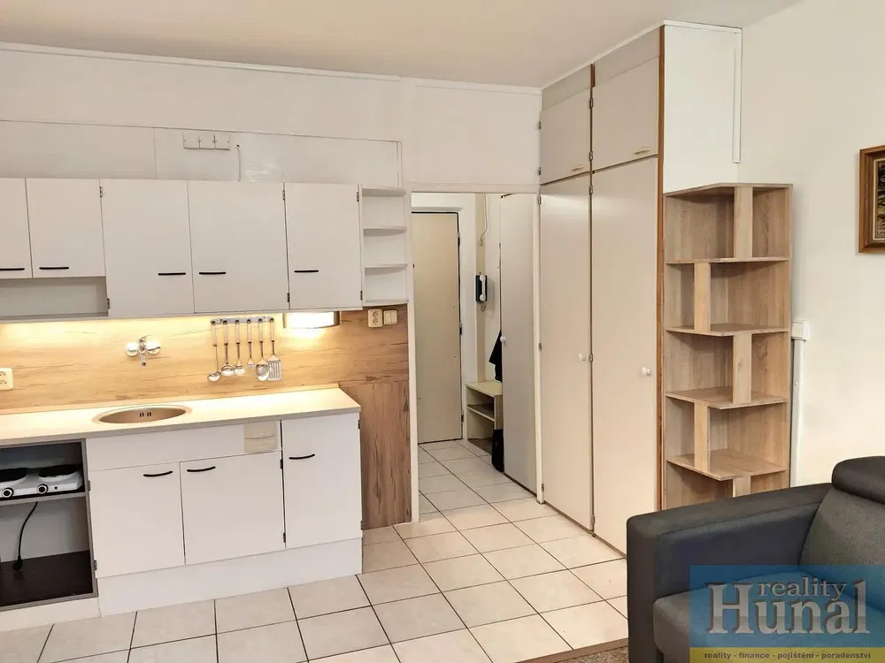 Küche; küchengeräte, holzboden, tageslicht, moderner stil