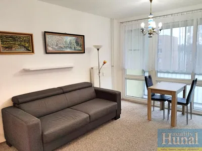 Wohnzimmer; holzboden, tageslicht, moderner stil