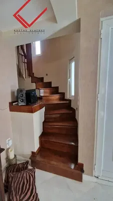 Cuisine; électroménager, parquet, lumière naturelle, style moderne