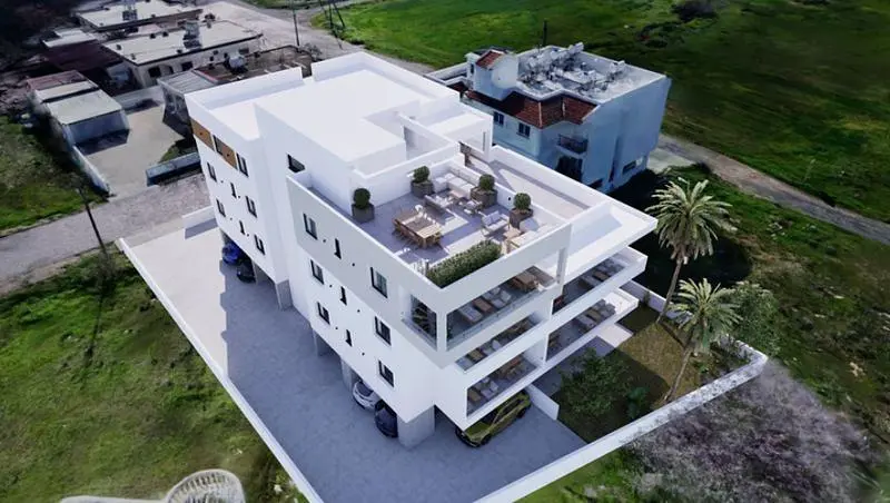 Кухиња; кухињски апарати, дрвени под, природно светло, модерни стил