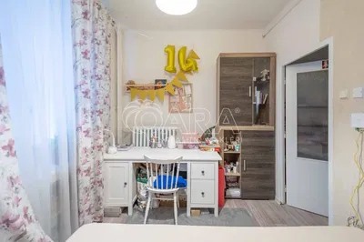 Kuchnia; sprzęt kuchenny, podłoga drewniana, światło dzienne, styl nowoczesny