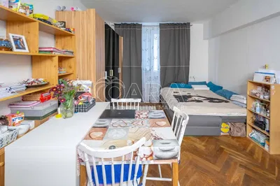 Salon; podłoga drewniana, światło dzienne, styl nowoczesny