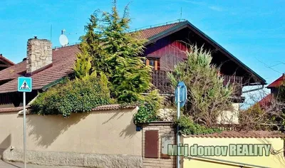 Дневна соба; дрвени под, природно светло, модерни стил