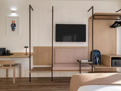 Cuisine; électroménager, parquet, lumière naturelle, style moderne