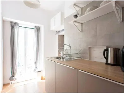 Küche; küchengeräte, holzboden, tageslicht, moderner stil