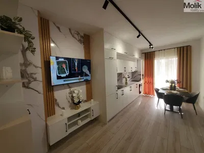 غرفة معيشة; أرضية خشبية, ضوء طبيعي, أسلوب عصري, أسقف عالية