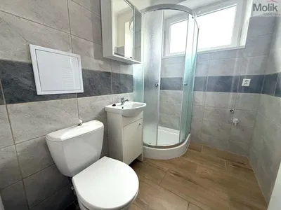 Wohnzimmer; holzboden, tageslicht, moderner stil
