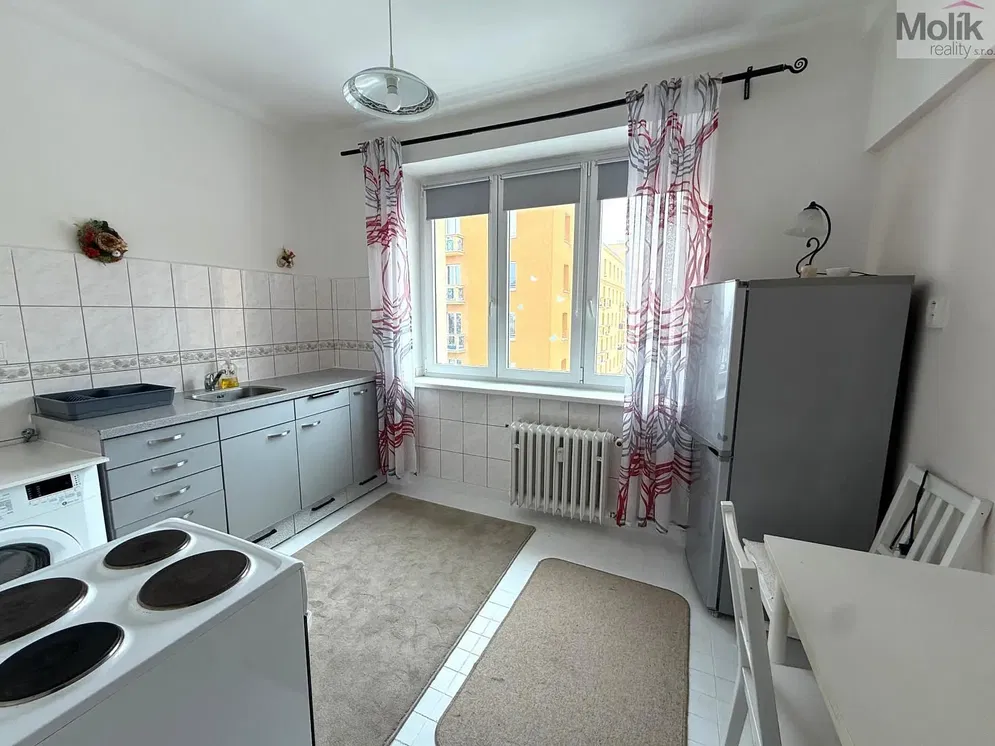 Küche; küchengeräte, holzboden, tageslicht, moderner stil