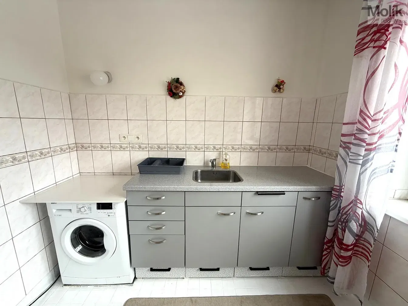 Wohnzimmer; holzboden, tageslicht, moderner stil