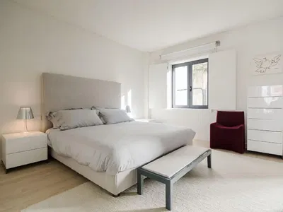 Wohnzimmer; holzboden, tageslicht, moderner stil