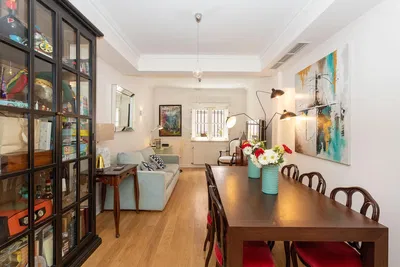 Wohnzimmer; holzboden, tageslicht, moderner stil