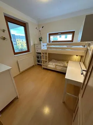 Wohnzimmer; holzboden, tageslicht, moderner stil