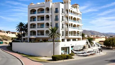 Kuhinja; kućanski aparati, drveni pod, prirodna svjetlost, moderan stil