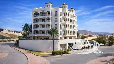 Dnevni boravak; drveni pod, prirodna svjetlost, moderan stil, visoki stropovi