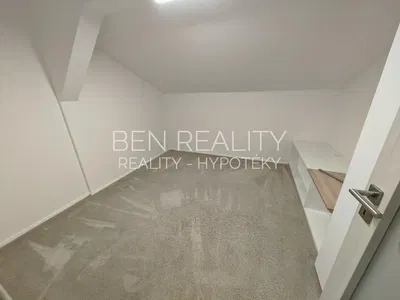 Хол; дървен под, естествена светлина, модерен стил, високи тавани