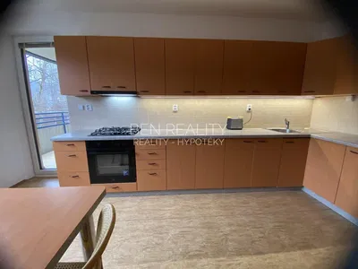 Хол; дървен под, естествена светлина, модерен стил