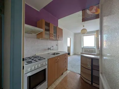 Σαλόνι; ξύλινο πάτωμα, φυσικό φως, μοντέρνο στυλ