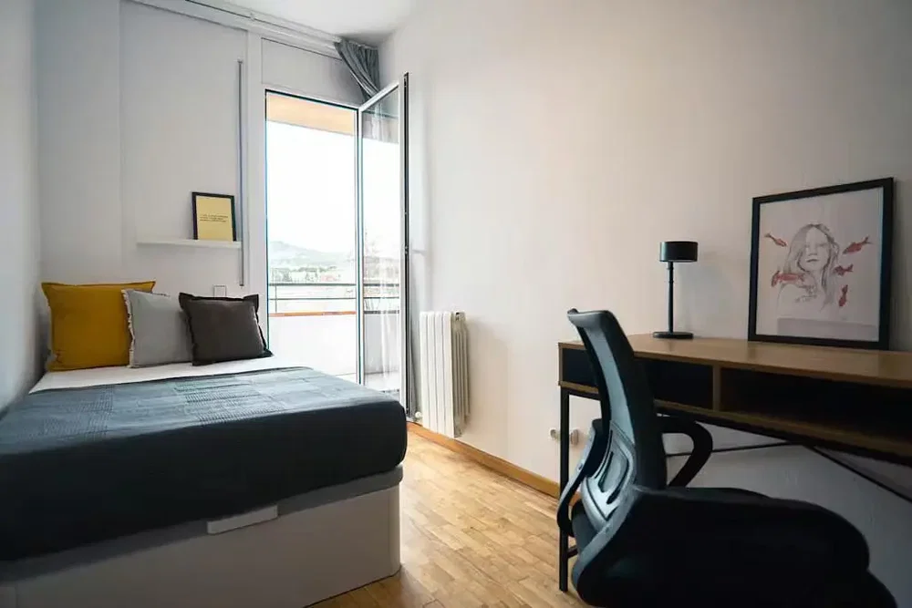 Küche; küchengeräte, holzboden, tageslicht, moderner stil