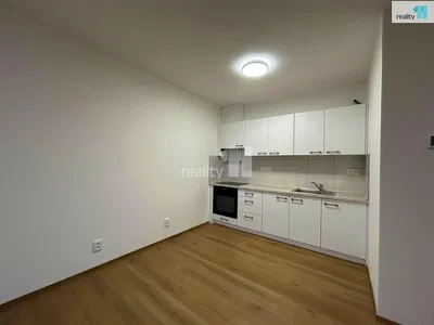 Кухня; кухненски уреди, дървен под, естествена светлина, модерен стил