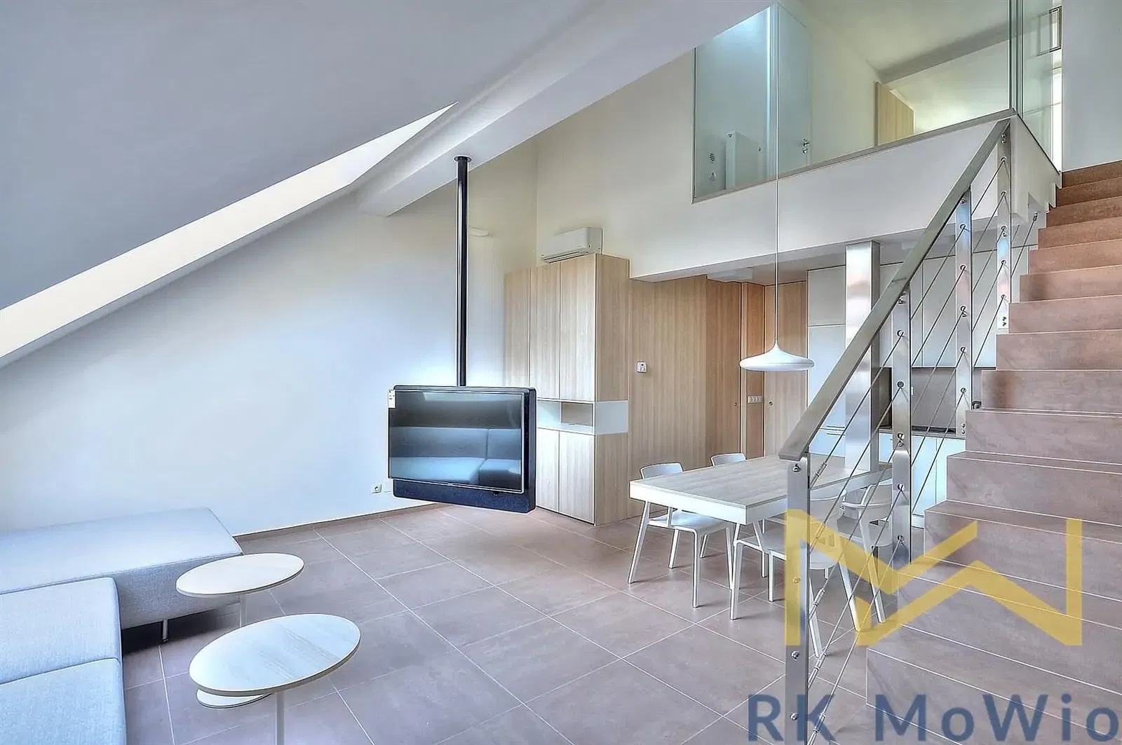 Living room; wood floor, natural light, modern style
