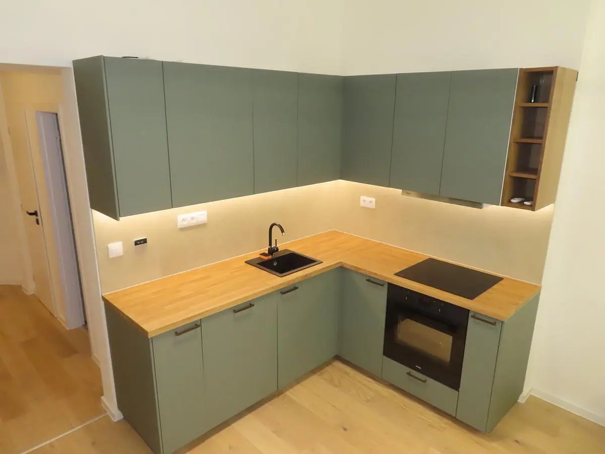 Living room; wood floor, natural light, modern style