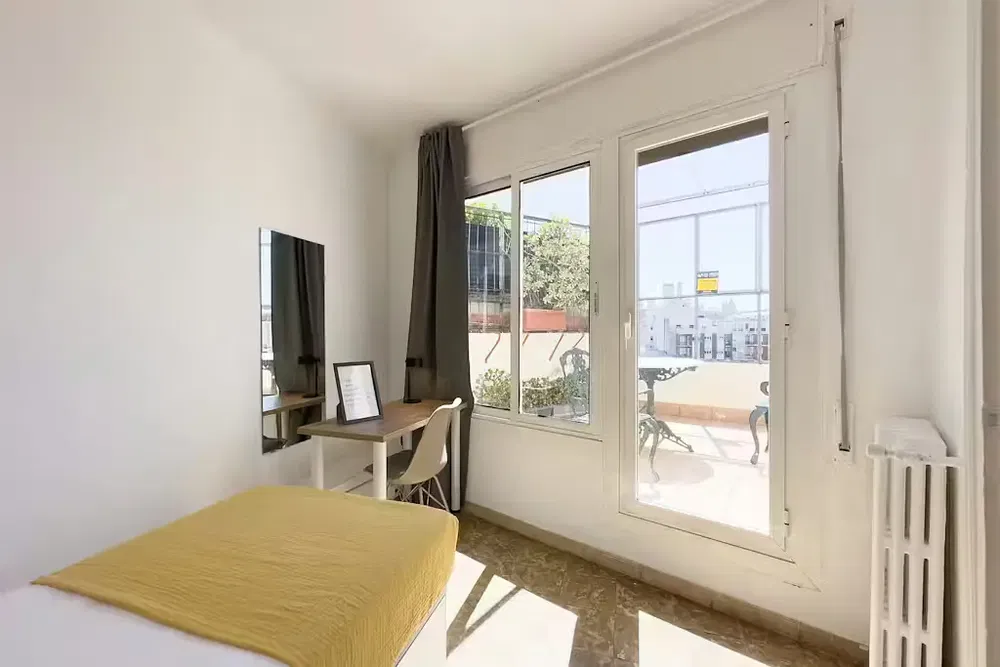 Cuisine; électroménager, parquet, lumière naturelle, style moderne