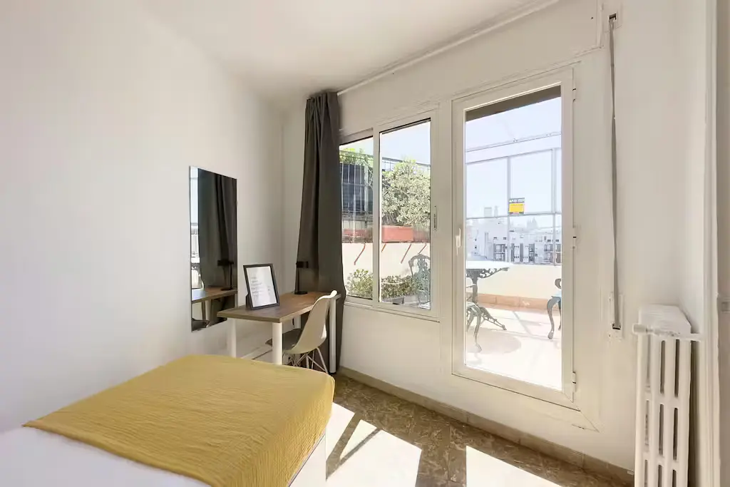 Cuisine; électroménager, parquet, lumière naturelle, style moderne