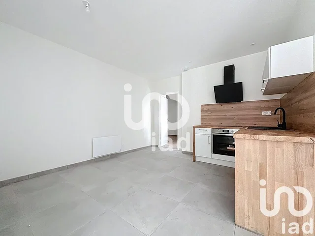 Living room; wood floor, natural light, modern style